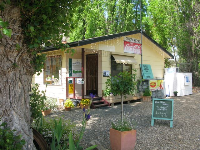 Omeo Caravan Park - Omeo: Reception and office