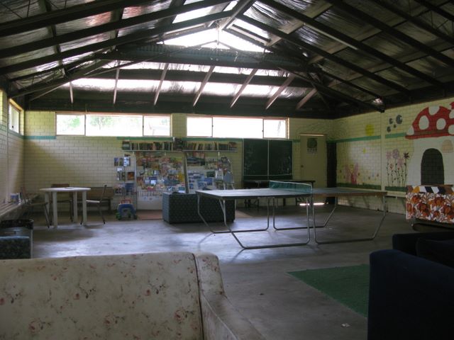 Omeo Caravan Park - Omeo: Interior of games room