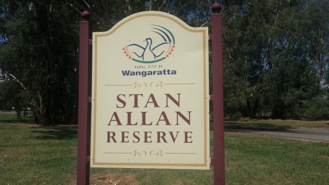 Stan Allan Reserve - Oxley: Welcome sign.