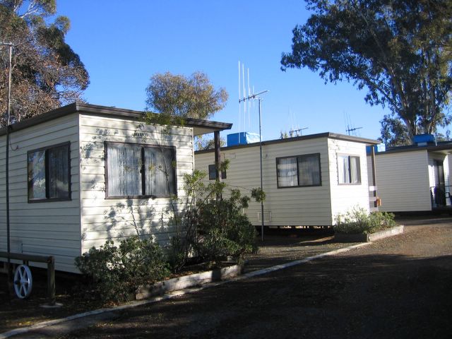 Parkes Overnighter Caravan Park - Parkes: Cottage accommodation ideal for families, couples and singles