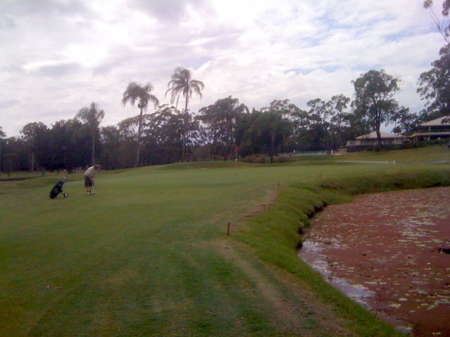 Parkwood International Golf Course - Parkwood, Gold Coast: Approach to the green on Hole 9