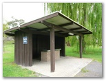 Penshurst Caravan Park - Penshurst: Sheltered outdoor BBQ in Botanic Gardens
