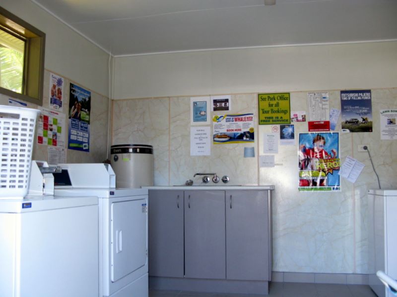 BIG4 Point Vernon Holiday Park - Point Vernon: Interior of laundry