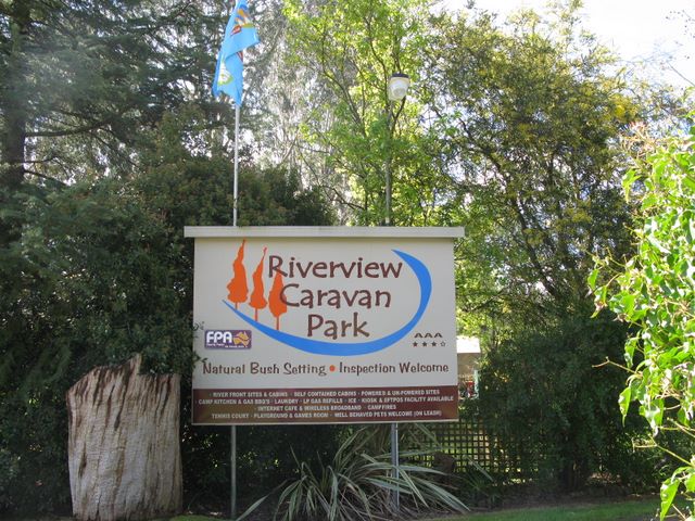 Riverview Caravan Park - Porepunkah: Riverview Caravan Park welcome sign