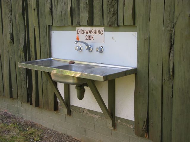 Riverview Caravan Park - Porepunkah: Dishwashing sink for campers