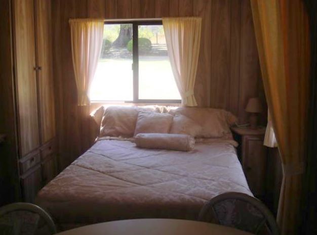 Porongurup Range Tourist Park - Porongurup: Main bedroom in cabin