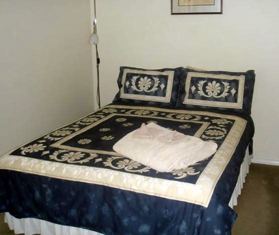 Porongurup Range Tourist Park - Porongurup: Bedroom in cottage