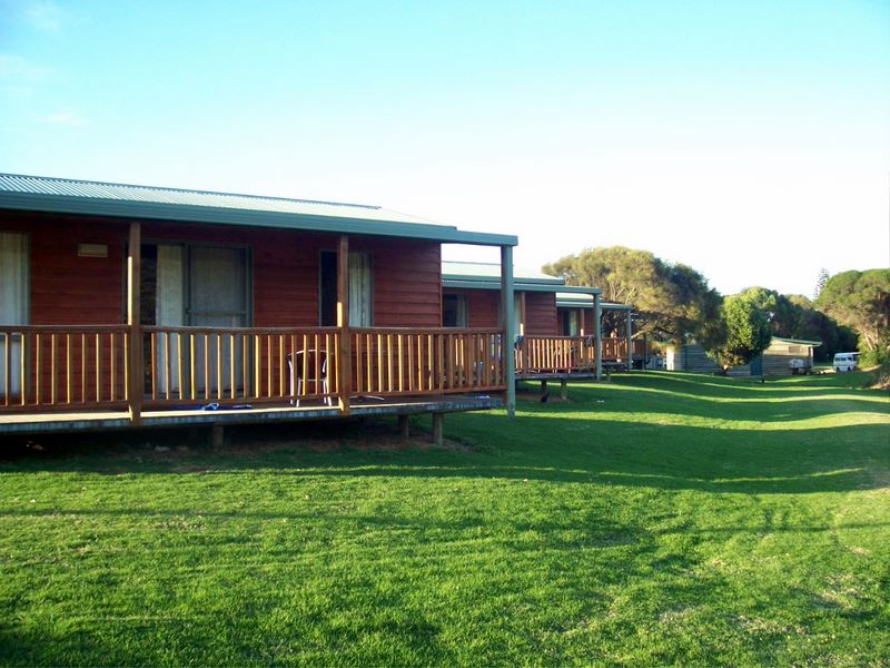 Port Campbell Holiday Park - Port Campbell: Cabin accommodation which is ideal for couples, singles and family groups.