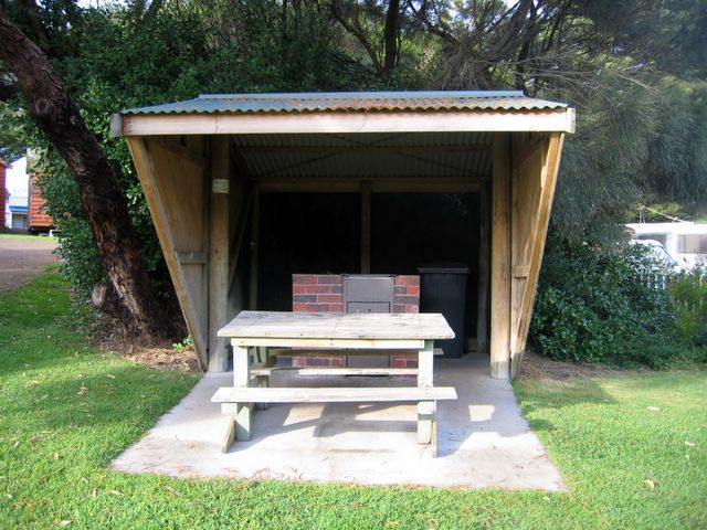 Port Campbell Holiday Park - Port Campbell: BBQ and picnic area