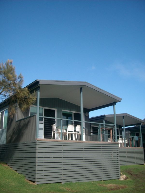 Port Campbell Holiday Park - Port Campbell: Cabin accommodation which is ideal for couples, singles and family groups.