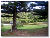 Port Campbell Holiday Park - Port Campbell: Powered site with river view