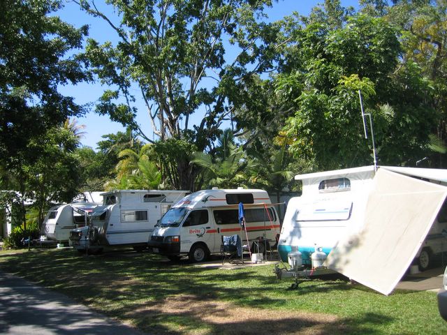 Tropic Breeze Van Village - Port Douglas: Powered sites for caravans