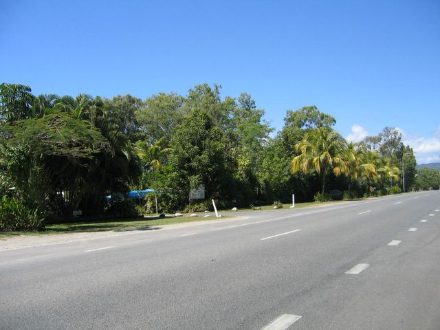 Tropic Breeze Van Village - Port Douglas: Location of park from main road