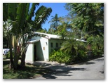 Tropic Breeze Van Village - Port Douglas: Amenities block and laundry