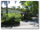 Tropic Breeze Van Village - Port Douglas: Reception and shop