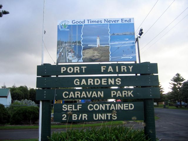 Gardens By East Beach Caravan Park - Port Fairy: Port Fairy Gardens Caravan Park welcome sign