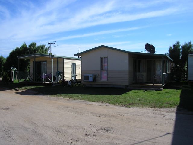 Port Gregory Caravan Park - Port Gregory: Cottage accommodation, ideal for families, couples and singles