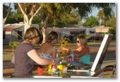 Cooke Point Holiday Park - Port Hedland: Outdoor BBQ