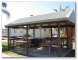 Aquatic Caravan Park - Port Macquarie: Camp kitchen and BBQ area