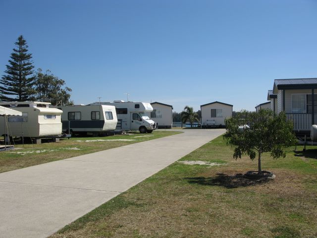 Jordan's Boating Centre & Holiday Park - Port Macquarie: Good paved roads throughout the park