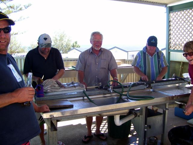 Gulfhaven Caravan Park - Port: Cleaning the catch.
