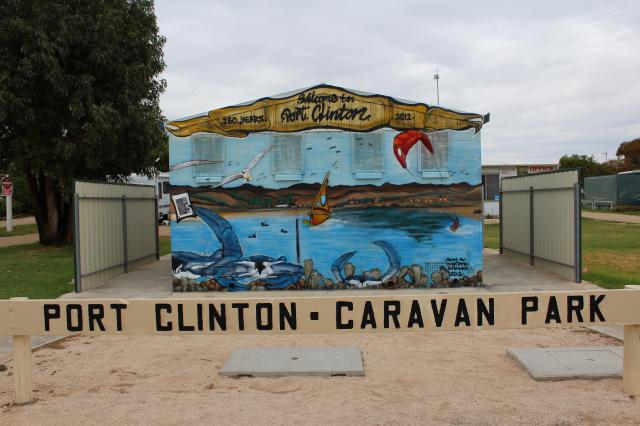 Port Clinton Progress Association Caravan Park - Port Clinton: Mural on the amenities