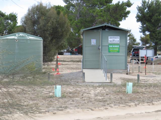 Port Julia Oval (Reichenbach Memorial Park) - Port Julia: Toilet.