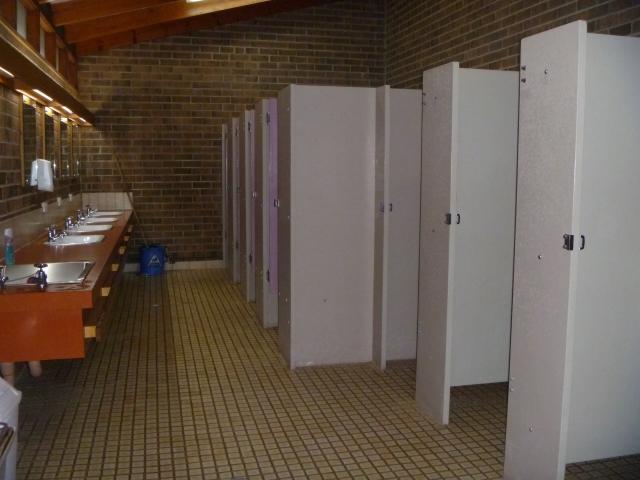 Port Wakefield Caravan Park - Port Wakefield: Nice, clean showers and toilets.  