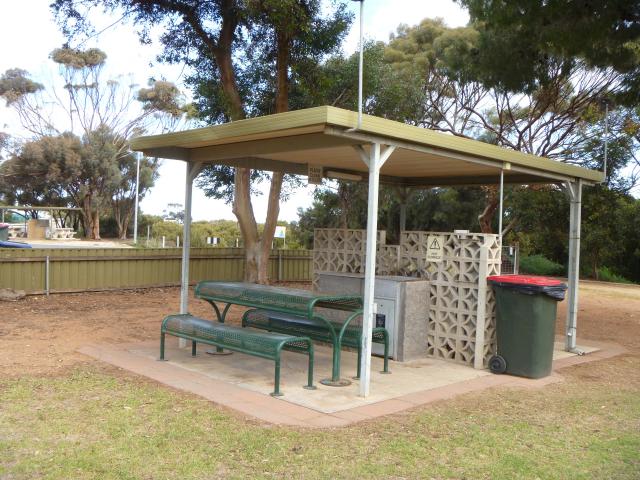 Port Wakefield Caravan Park - Port Wakefield: One of the electric barbecue areas.