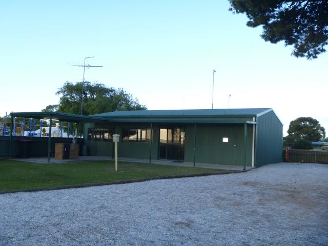 Port Wakefield Caravan Park - Port Wakefield: Recreation Room has everything you need to keep the kids entertained.    Or just to relax and watch TV or cook and eat a meal.
