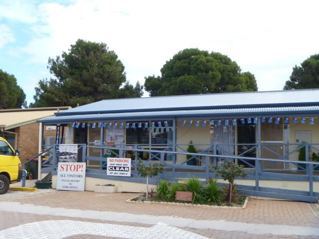 Port Wakefield Caravan Park - Port Wakefield: Office and Shop.   The managers are very friendly and helpful
