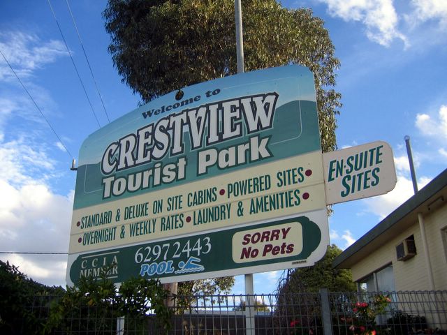 Crestview Tourist Park 2005 - Queanbeyan: Crestview Tourist Park 2005 welcome sign