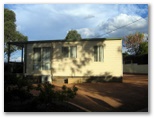 Crestview Tourist Park 2005 - Queanbeyan: Cottage accommodation ideal for families, couples and singles