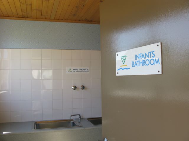 BIG4 Beacon Resort - Queenscliff: Infants bathroom