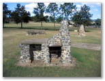 Rathdowney Caravan Park - Rathdowney: Stone BBQ facilities