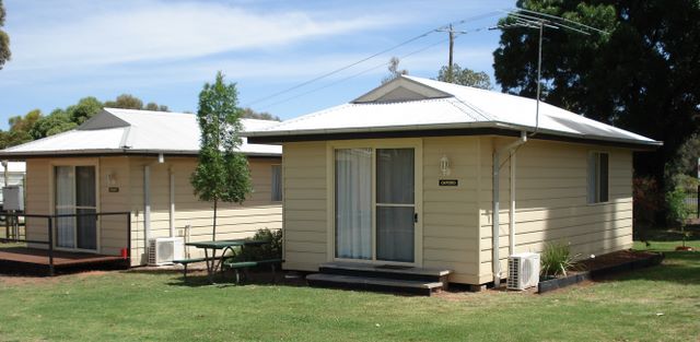 Red Cliffs Caravan Park - Red Cliffs: Cottage accommodation, ideal for families, couples and singles