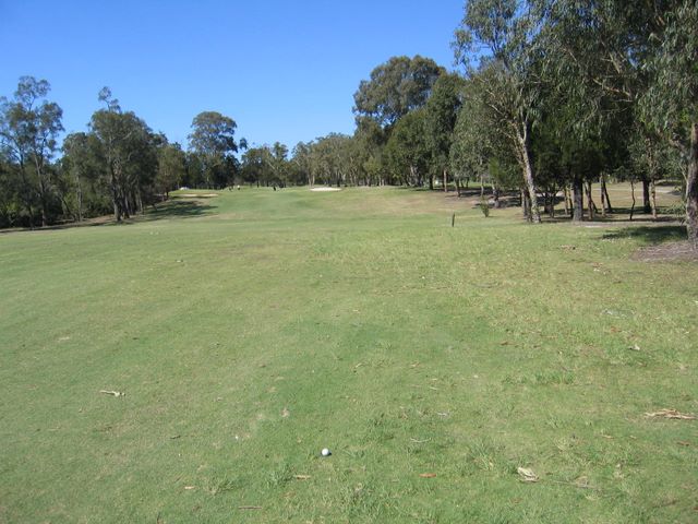 Redland Bay Golf Course - Redland Bay: Approach to the Green on Hole 5