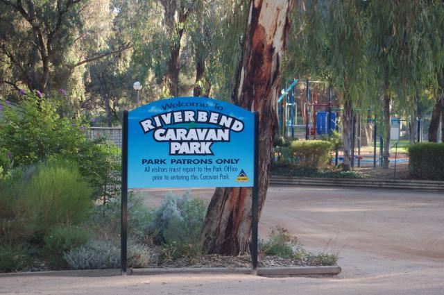 Riverbend Caravan Park - Renmark: entrance to park