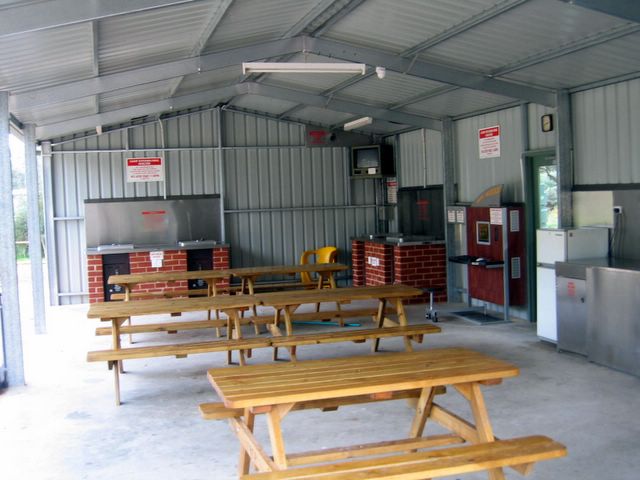 BIG4 Renmark Riverside Caravan Park - Renmark: Interior of camp kitchen 