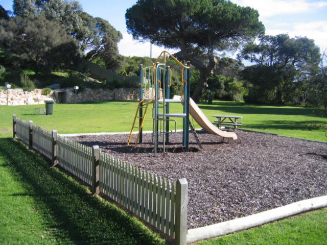 Lakeside Tourist Park 2006 - Robe: Playground for children
