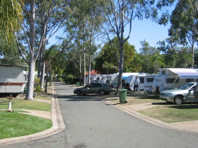 Discovery Holiday Parks - Rockhampton: Good paved roads throughout the park