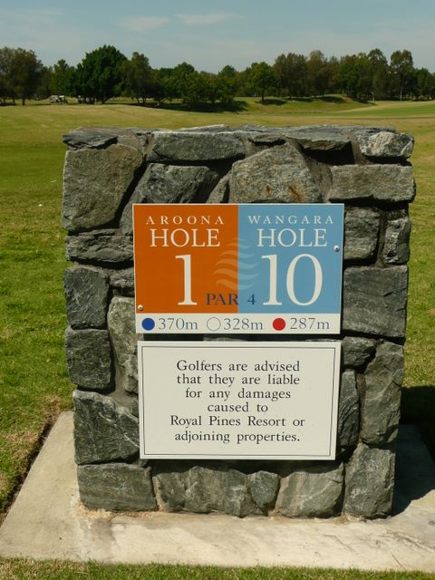 Royal Pines Golf Course - Benowa: Royal Pines Golf Course Hole 1 Par 4, 370 metres