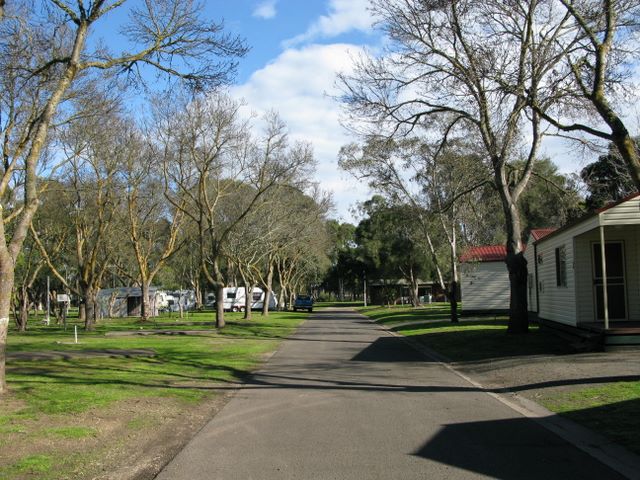 Sale Motor Village - Sale: Good paved roads throughout the park