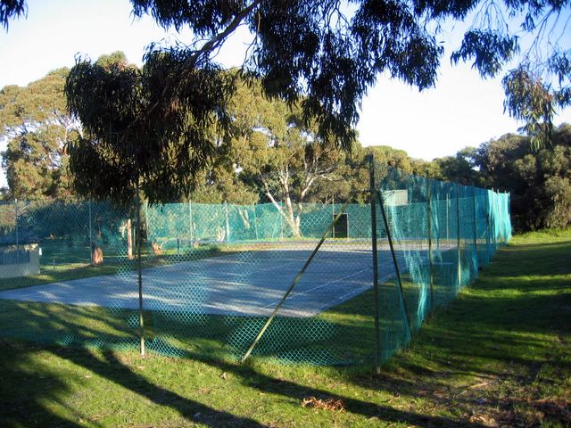 Gemini Downs Holiday Centre Salt Creek Tennis court