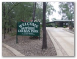Sapphire Caravan Park - Sapphire: Sapphire Caravan Park welcome sign with office in the distance