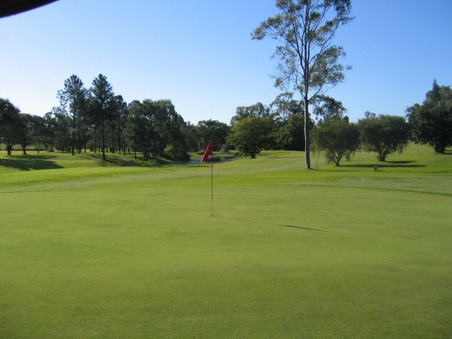 Sarina Golf Course - Sarina: Green on Hole 15