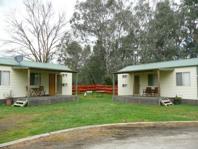 Highlands Caravan Park - Seymour: Cottage accommodation, ideal for families, couples and singles with satellite TV