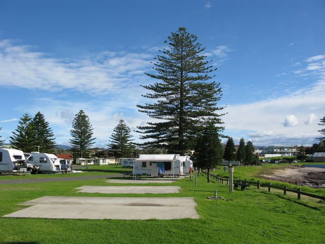 Shellharbour Beachside Tourist Park - Shellharbour: Powered sites for caravans