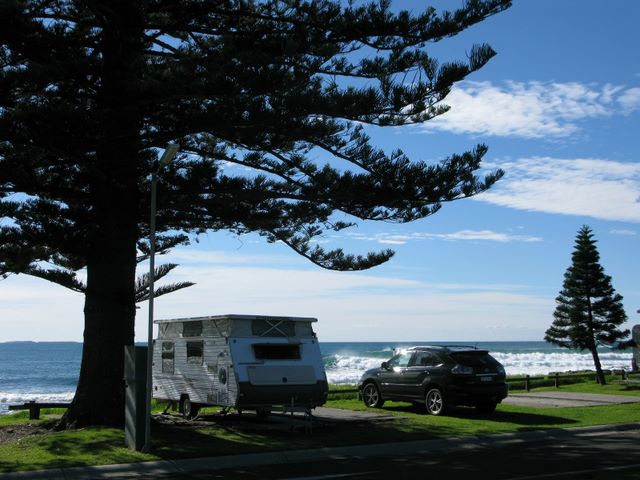 Shellharbour Beachside Tourist Park - Shellharbour: Powered sites for caravans with ocean views