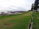 Shellharbour Beachside Tourist Park - Shellharbour: Grassed area and beach in front of park